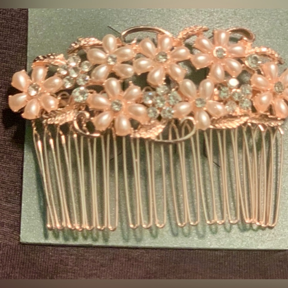 NWT Elegant Floral Hair Comb with Pearls and Crystals - Picture 2 of 3